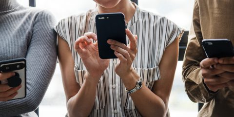 Gli smartphone ci fanno davvero male?