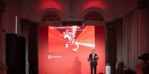 Vodafone, il 16 giugno il lancio commerciale del 5G per aziende e consumatori