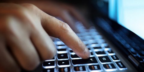 Internet non funziona: down numerosi siti di aziende, giornali e Governi di tutto il mondo