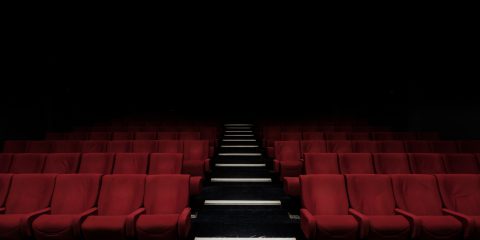 Il Cts aumenta la capienza possibile per cinema e teatri, ma è questo il vero problema del settore?