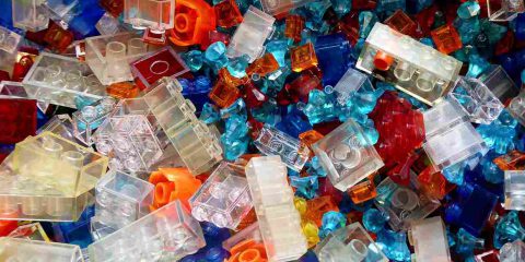 Plastica, il consumo mondiale raddoppierà entro il 2050. Come ridurre il suo impatto ambientale?
