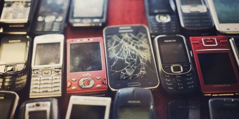 Bruxelles contro l’obsolescenza programmata propone il ‘diritto di riparazione’ per smartphone e laptop