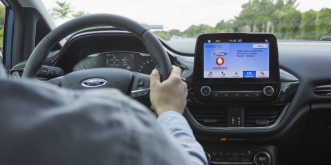 Connected cars, ecco il “cerca parcheggio” di Vodafone e Ford