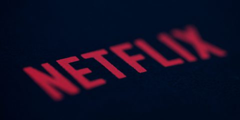 L’aumento dei prezzi non fa bene a Netflix. Giù abbonati negli Usa (-120 mila) e valore delle azioni (-10%)