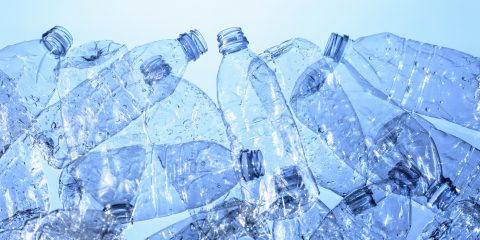 Plastica riciclata, un business da 50 miliardi di dollari nel 2022