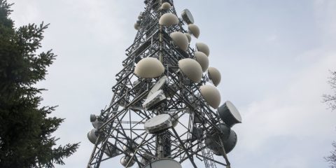 Ofcom: conto troppo salato per le frequenze, dovrà restituire 218 milioni di sterline agli operatori