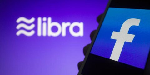Libra, Facebook cambia i piani del progetto per convincere le Authority. E prevede il lancio ad Ottobre