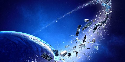 Rifiuti spaziali, allarme ONU: ‘Sono troppi, satelliti a rischio’