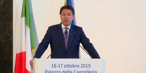 Transizione energetica, Conte: “Più investimenti per la conversione green e semplificazione burocratica”