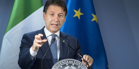 Conte: “Ridurremo commissioni sui pagamenti digitali e oltre 200 euro a chi paga con le carte”