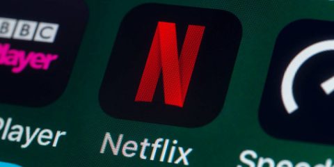 Password condivise, Netflix perde 135 milioni di dollari al mese. In arrivo strette per gli utenti