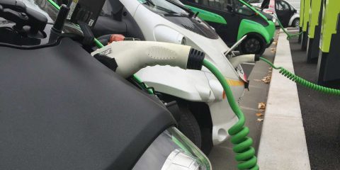 Auto elettriche, le ibride al 13% del mercato nazionale. Quota triplicata in un anno