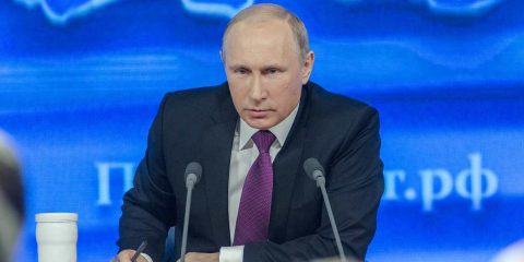 Putin ai Paesi ostili: “Gas e petrolio solo in rubli”