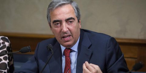 Rete unica, Gasparri (FI): ‘Serve confronto in Parlamento’