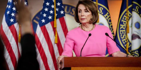 Nancy Pelosi contro Facebook: ‘è un’azienda vergognosa e irresponsabile’