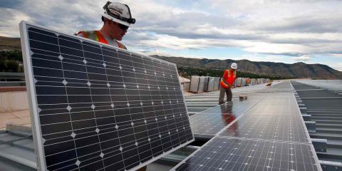 Pannelli solari sulla metà dei tetti per soddisfare il 100% del fabbisogno globale di energia elettrica. Lo studio
