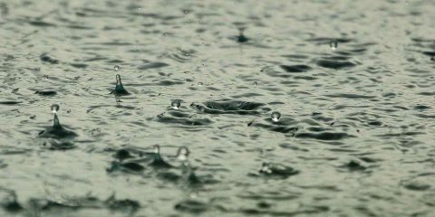 Domani ancora tempo instabile con acquazzoni e temporali, temperature stabili al Sud e in calo sul resto d’Italia