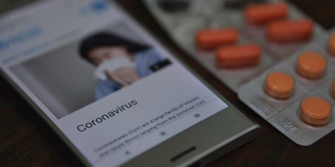 Coronavirus, assicurazioni cinesi usano la blockchain per i risarcimenti. I casi Ant Financial e Blue Cross