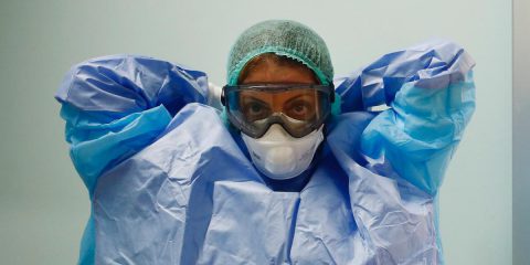 Coronavirus, Aie: “Posticipare l’entrata in vigore delle nuove norme della legge per il libro”