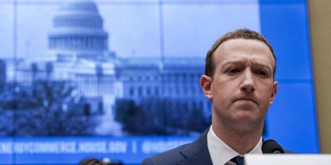 Facebook paga l’odio razziale, advertising boicottato negli USA: rischio crollo verticale per il 2020