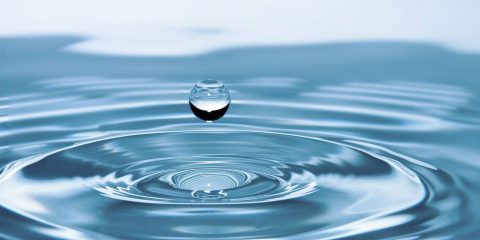 Crisi idrica, come eliminare dell’acqua sostanze inquinanti come i metalli pesanti e la plastica migliorare la qualità?