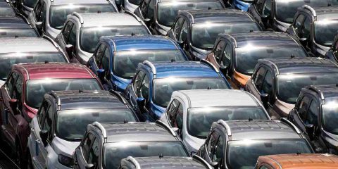Vendite auto: nell’Ue il dato più basso da 30 anni. Effetto della crisi dei chip e dell’inflazione. Report ACEA