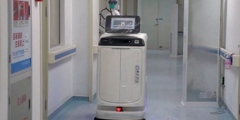 Coronavirus, dagli USA alla Cina anche i robot in campo per combattere l’epidemia (Video)