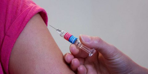 70 vaccini contro il Coronavirus, 3 di essi pronti alla sperimentazione sugli umani. Ecco l’elenco
