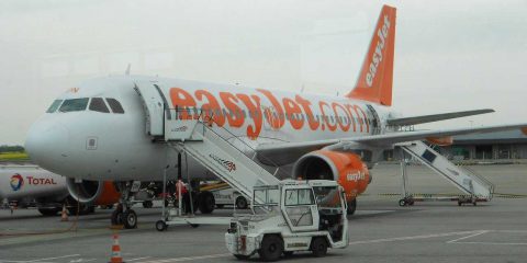 EasyJet, breccia nei dati: violati account di 9 milioni di clienti, anche carte di credito