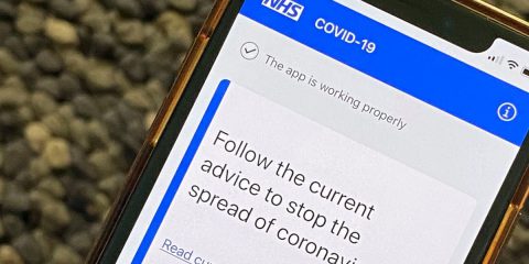 Contact tracing, in UK prime falle di sicurezza nell’app NHS