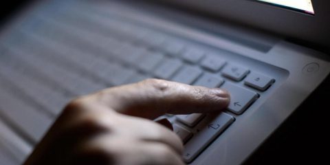 Filtri anti-porno su smartphone, tablet e decoder? I dubbi dei provider