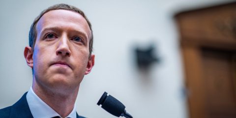 Facebook, ex dipendenti scrivono a Zuckerberg. E Snapchat dice stop a Trump