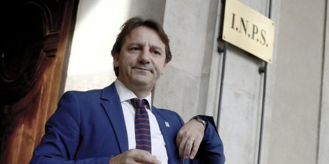 Inps, multa di 300mila dal Garante: “Modalità non a prova di privacy per i controlli sui bonus partite Iva”