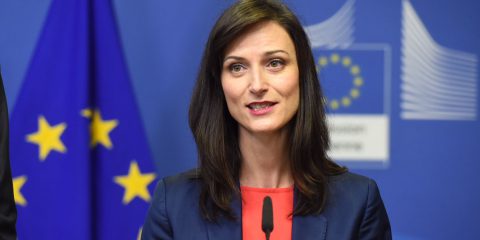 EIT, 60 milioni di euro per i progetti innovativi anti Covid-19. Mariya Gabriel: ‘In campo soluzioni tecnologiche per combattere il virus’