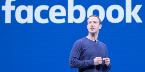 Garante privacy irlandese a Facebook: ‘Stop al trasferimento dati europei negli Usa’