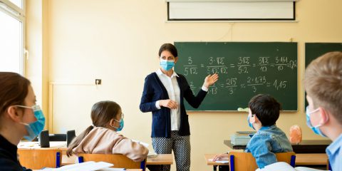 Scuola, tra didattica a distanza e diritto all’istruzione. Un difficile ritorno in classe