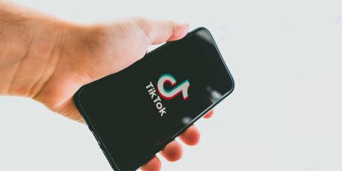 TikTok, sede negli Usa e controllo dei dati a Oracle. I dettagli dell’accordo