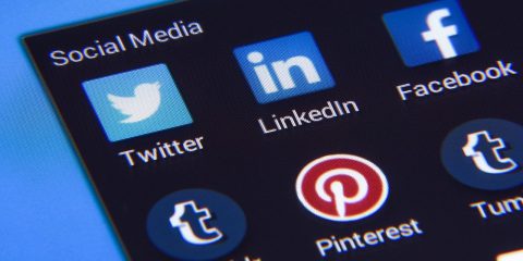 Social network, gli utenti attivi crollano al 28%