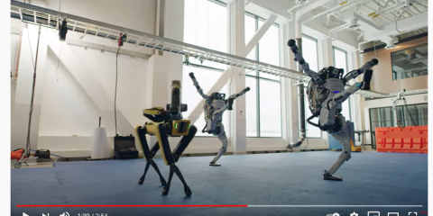 Il robot da combattimento che balla come in Dirty Dancing (video)
