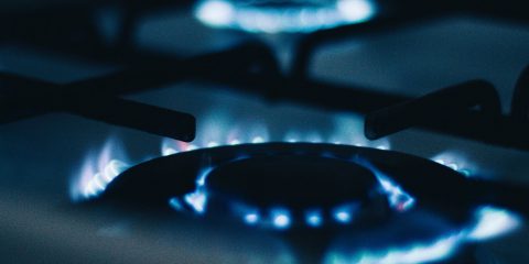 Russia: il gas solo a chi paga in rubli. Iniziano i tagli alle forniture in Europa, ma in Spagna e Portogallo costerà la metà