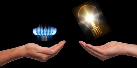 Aumenti bollette luce e gas gennaio 2021, come risparmiare online