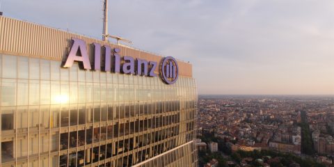 Allianz aderisce a M’illumino di Meno e Ora della Terra spegnendo la Torre Allianz a Milano e la sede di Trieste