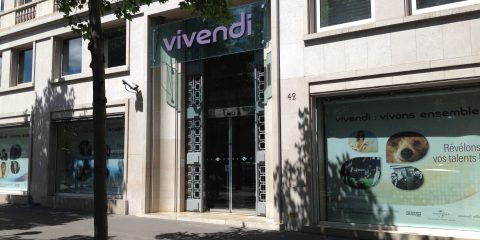 Vivendi considera un errore vendere la rete Tim