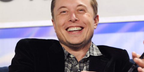 Musk padrone di Twitter, i social non sfondano in Italia