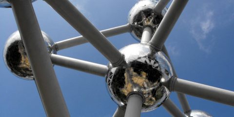 Idrogeno verde, l’Ue investe 2,5 miliardi per decarbonizzare l’industria pesante