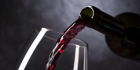 L’IA per contrastare la contraffazione dei vini. Lo studio dell’Università di Ginevra