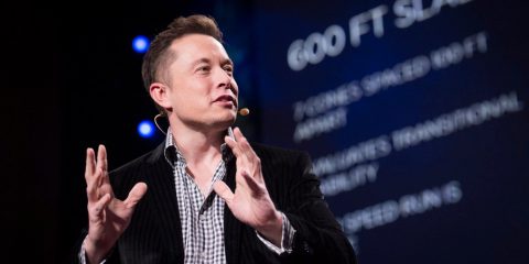 Elon Musk lancia Grok, la risposta a ChatGPT su X