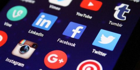 Come i gruppi social sono diventati la nuova frontiera del sapere