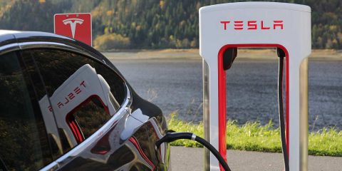 Tesla porta in Italia la ‘gestione dinamica dell’energia’ per ricaricare l’auto