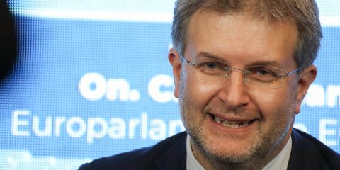 Futuro della Rete. Carlo Fidanza (FdI): “Rete pubblica e accesso ai servizi aperto ai privati sono la via maestra” (Videointervento)
